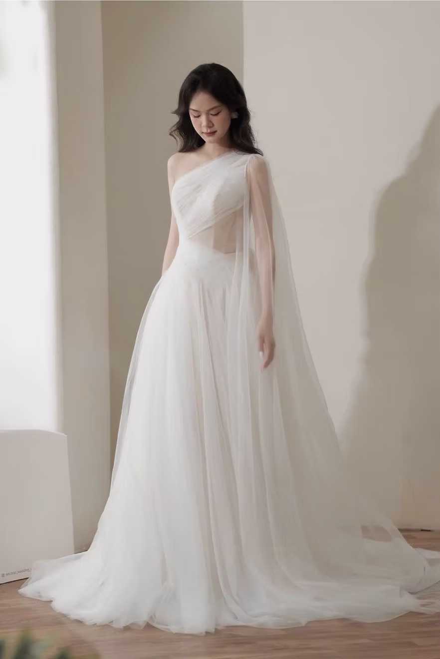 White Ana — Bridal Gown, size Medium
